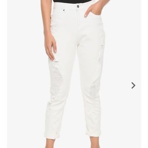 Hot topic Denim Off-White Destructed Mom Jeans. New with tags. Size 3